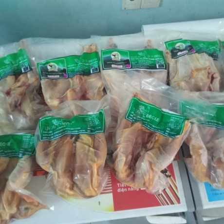 Gà tre làm sạch hút chân không